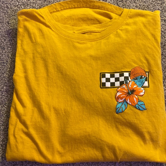 Cool graphic tee with alien and flowers. Lightly worn. - Picture 1 of 2